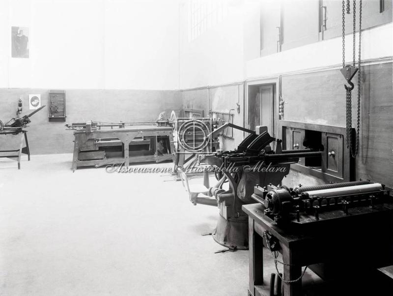 Interno dello stabilimento. Reparto con linea di tiro, prove piccoli calibri (2)
