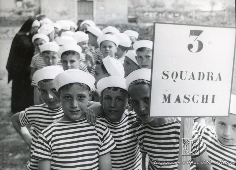 Gruppo di bambini pronti a partire