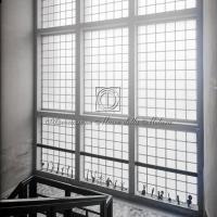 Scala e vetrata di palazzina